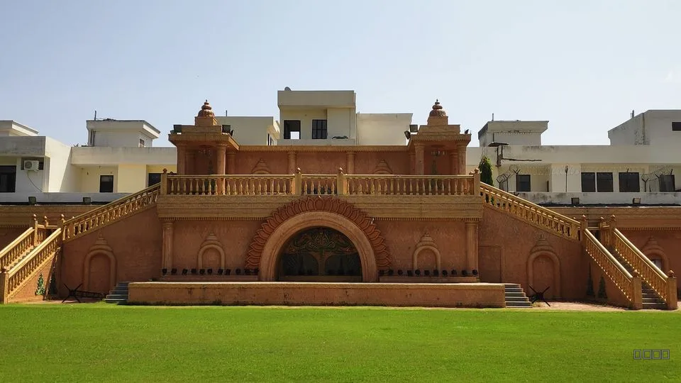 Maan Palace
